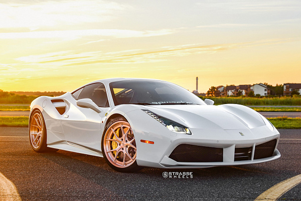 Фото дисков Strasse Wheels SM5R Deep Concave FS Сатиновая темная медь на Ferrari 488