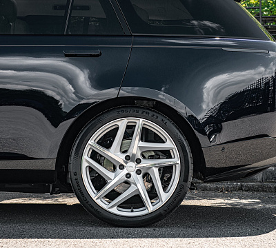 Фото дисков Kahn Type 52 RS на Range Rover V