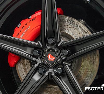 Фото дисков Vossen M-X5 на Chevrolet Corvette C8