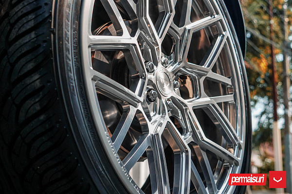 Фото дисков Vossen UV-1 Глянцевый лак на Land Rover Range Rover Velar