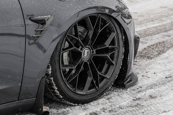 Фото дисков Bola FLF Черный глянец на Tesla Model 3