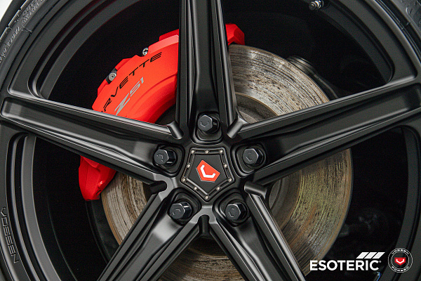 Фото дисков Vossen M-X5 Черный сатин на Chevrolet Corvette C8