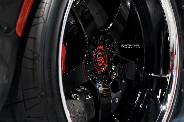 Фото дисков Strasse Wheels S5 Signature Черный глянец на Dodge Viper