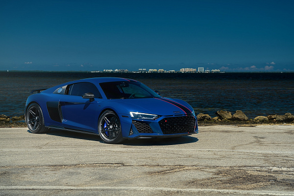 Фото дисков Strasse Wheels SV2 Deep Concave FS Черный сатин на Audi R8 (4S)