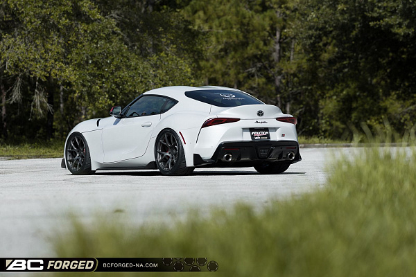 Фото дисков BC Forged RZ05 Глянцевый графит на Toyota Supra A90