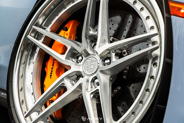 Фото дисков Anrky AN37 Глянцевый лак на McLaren 570S