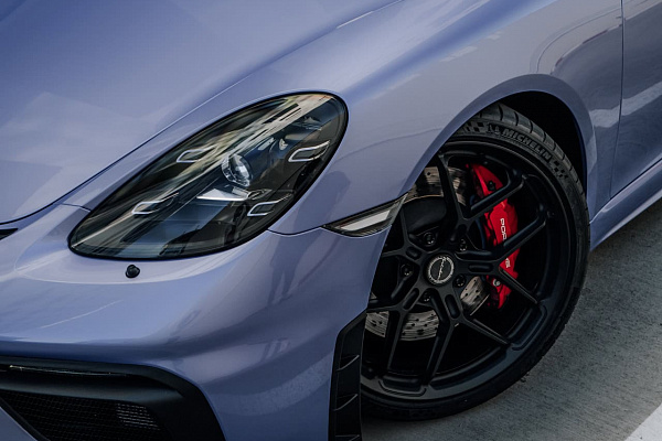 Фото дисков Brixton Forged PF7-RS Черный сатин на Porsche Cayman III