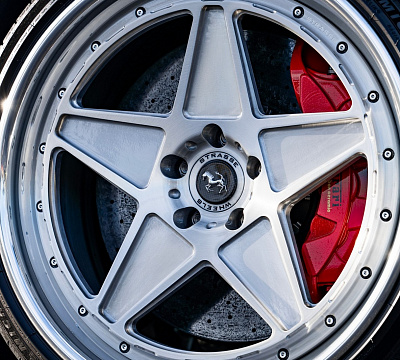 Фото дисков Strasse Wheels F5 Track на Ferrari SF90