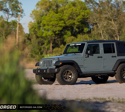 Фото дисков BC Forged RZ05 на Jeep Wrangler III (JK)