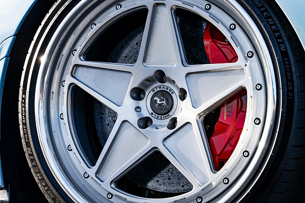 Фото дисков Strasse Wheels F5 Track Глянцевый лак на Ferrari SF90