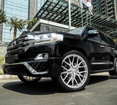 Фото дисков Vossen M-X3 на Toyota Land Cruiser 200