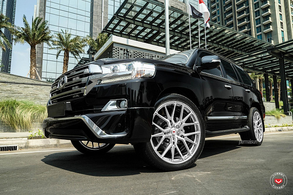 Фото дисков Vossen M-X3 Глянцевый лак на Toyota Land Cruiser 200