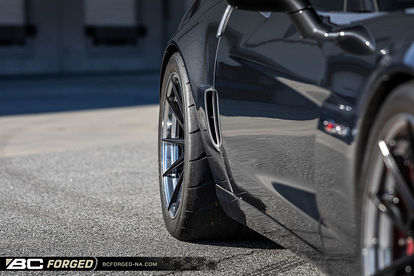 Фото дисков BC Forged HCA191 Черный глянец на Chevrolet Corvette C6