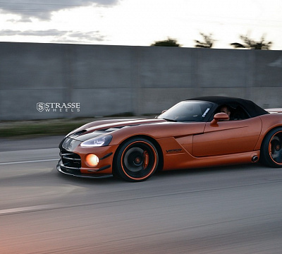 Фото дисков Strasse Wheels S5 Deep Concave на Dodge Viper