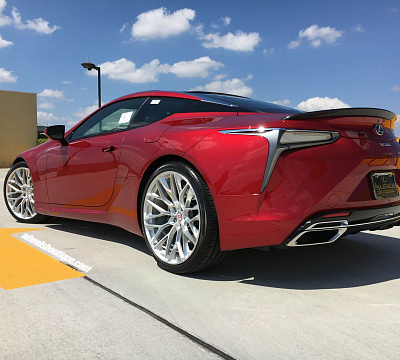 Фото дисков HRE P200 на Lexus LC 500