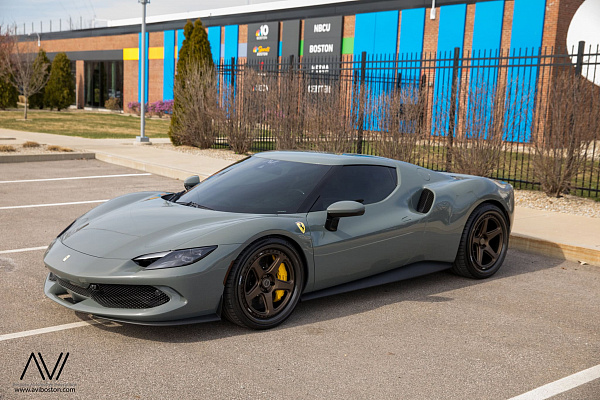 Фото дисков Brixton Forged TR05 Сатиновая бронза на Ferrari 296