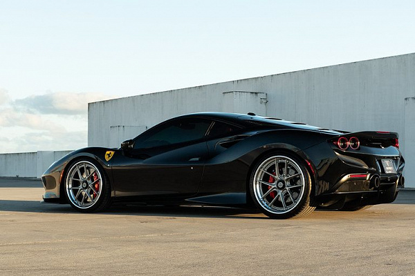 Фото дисков Anrky XR-301 Сатиновое золото на Ferrari F8