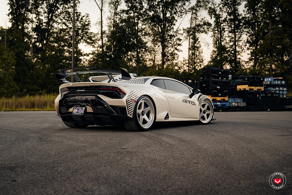 Фото дисков Vossen GEN-01 (3-Piece) Глянцевый лак на Lamborghini Huracan
