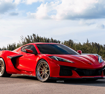 Фото дисков Strasse Wheels SV10 Deep Concave FS на Chevrolet Corvette C8