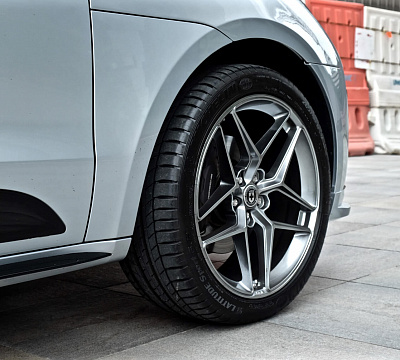 Фото дисков HRE FF11 на Porsche Macan I