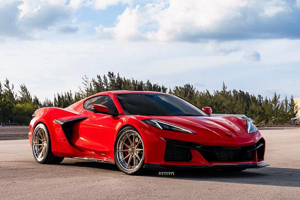 Фото дисков Strasse Wheels SV10 Deep Concave FS Сатиновая шампань на Chevrolet Corvette C8