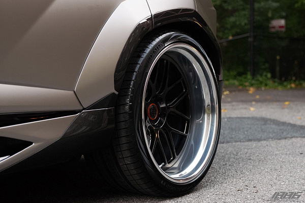 Фото дисков 1886 Wheels S007 Черный глянец на Lamborghini Urus