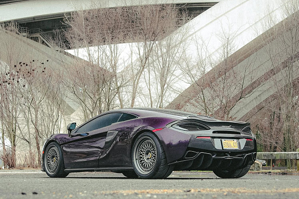 Фото дисков Brixton Forged TR20 Сатиновый графит на McLaren 570S