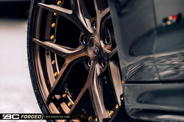 Фото дисков BC Forged HCS21 Глянцевая бронза на Cadillac ATS