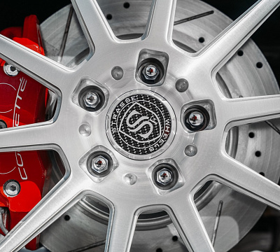 Фото дисков Strasse Wheels R10 Track на Chevrolet Corvette C6