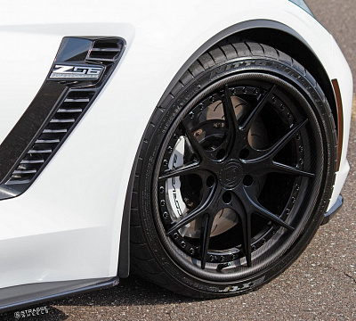 Фото дисков Strasse Wheels SM5R Deep Concave FS на Chevrolet Corvette C7