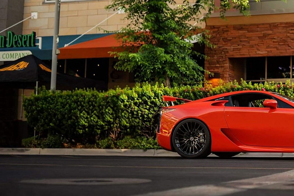 Фото дисков Brixton Forged HS1 Черный глянец на Lexus LFA