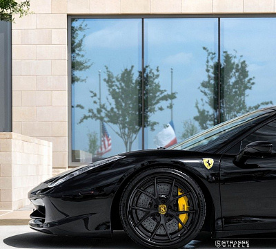 Фото дисков Strasse Wheels SM5R Deep Concave FS на Ferrari 458