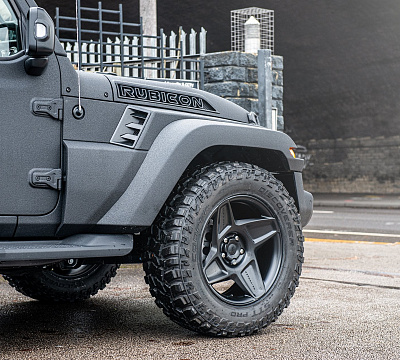 Фото дисков Kahn Mondial Heavy Duty RS на Jeep Wrangler IV (JL)
