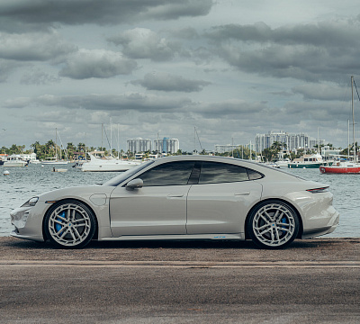 Фото дисков Vossen LC3-03T на Porsche Taycan I
