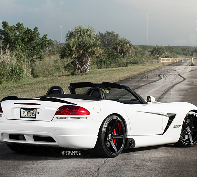 Фото дисков Strasse Wheels S5 Deep Concave на Dodge Viper