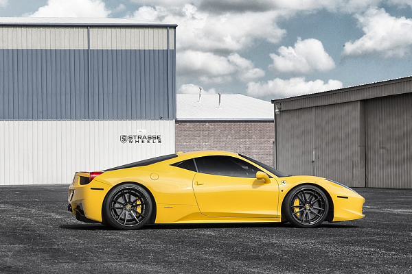 Фото дисков Strasse Wheels SV1 Deep Concave FS Черный сатин на Ferrari 458