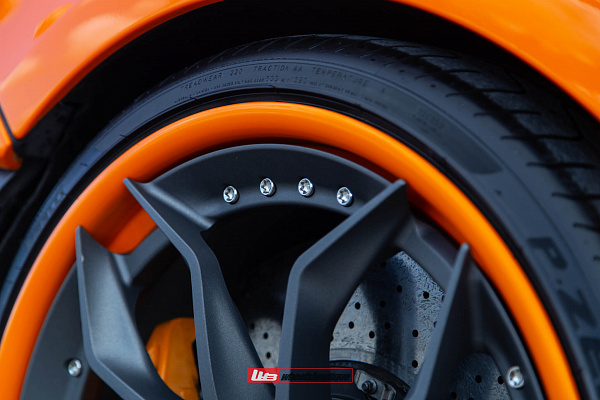 Фото дисков HRE S201 Сатиновый графит на McLaren 570S
