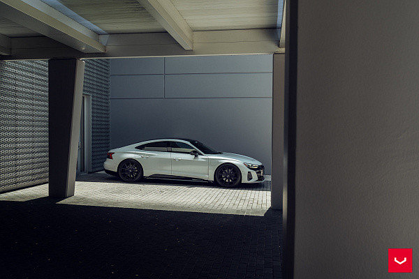Фото дисков Vossen VFS-1 Черный сатин на Audi E-tron GT