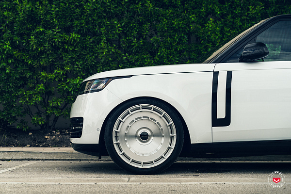 Фото дисков Vossen LC3-11 Глянцевый лак на Land Rover Range Rover V