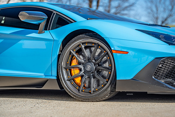 Фото дисков Strasse Wheels SV5-RS Performance Другой цвет на Lamborghini Aventador