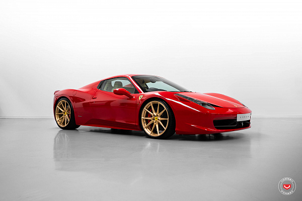 Фото дисков Vossen EVO-2 Глянцевое золото на Ferrari 458