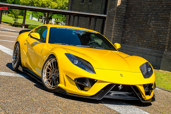 Фото дисков Anrky AN39 Глянцевая шампань на Ferrari 812