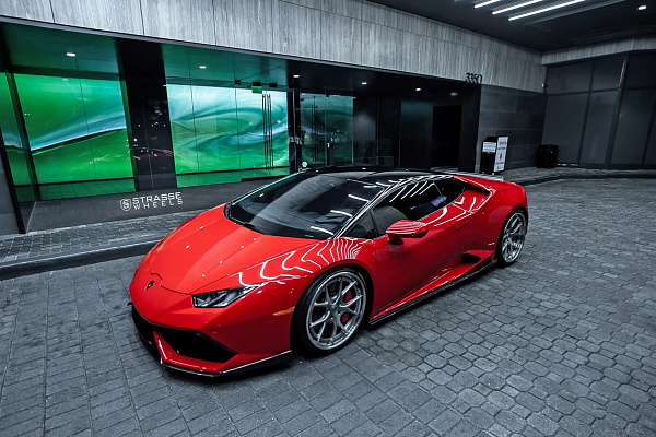 Фото дисков Strasse Wheels SM5R Deep Concave FS Сатиновый темный лак на Lamborghini Huracan