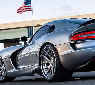 Фото дисков Strasse Wheels SM6R Deep Concave FS на Dodge Viper