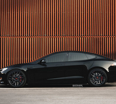 Фото дисков Strasse Wheels SM7T Deep Concave на Tesla Model S