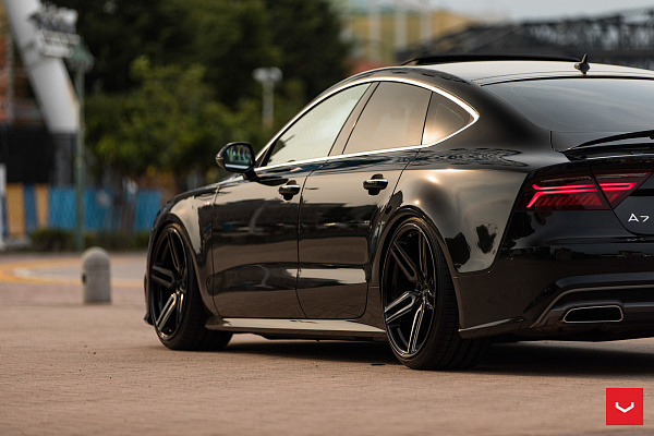 Фото дисков Vossen HF-1 Черный глянец на Audi A/RS 7 (4G)
