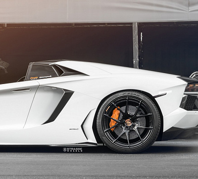 Фото дисков Strasse Wheels SM5R Deep Concave Monoblock на Lamborghini Aventador