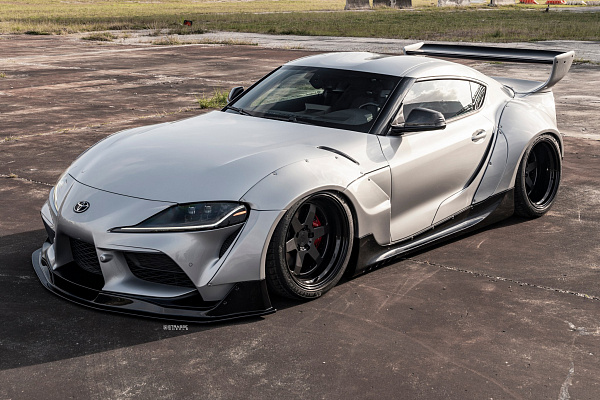 Фото дисков Strasse Wheels S6 Competition Черный сатин на Toyota Supra A90