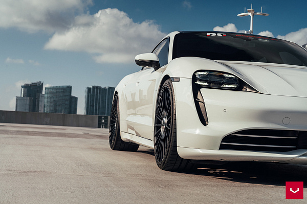 Фото дисков Vossen HF-8 Черный сатин на Porsche Taycan I