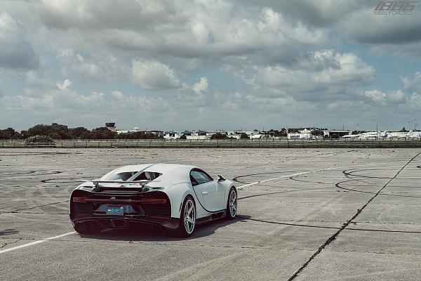 Фото дисков 1886 Wheels S005 Сатиновый лак на Bugatti Chiron